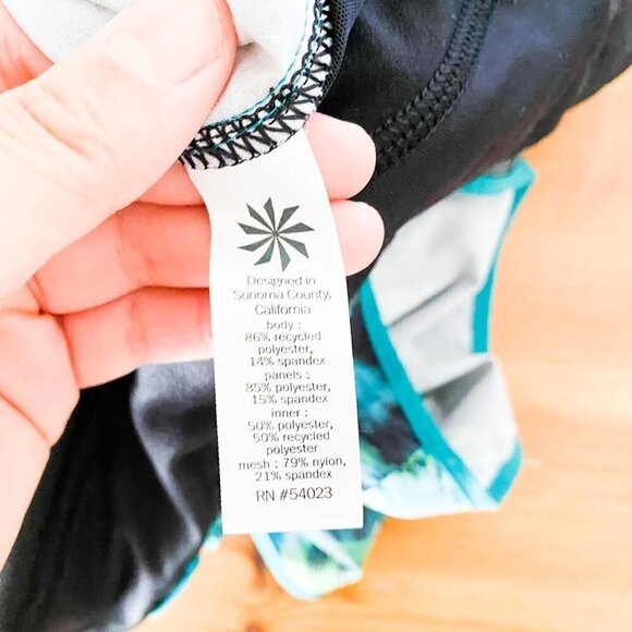 🦋 ATHLETA Napali Track This Run Shorts XS Tropical Palm Leaves Athletic Workout - Picture 5 of 6